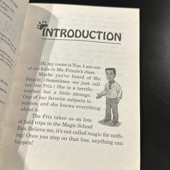 The Magic School Bus Chapter Book #13: Polar Bear Patrol - Paperback Novel - Picture 5 of 6